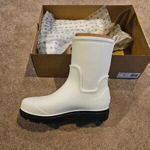 UGG Droplet Mid Calf Boots, SZ 10, New in Box